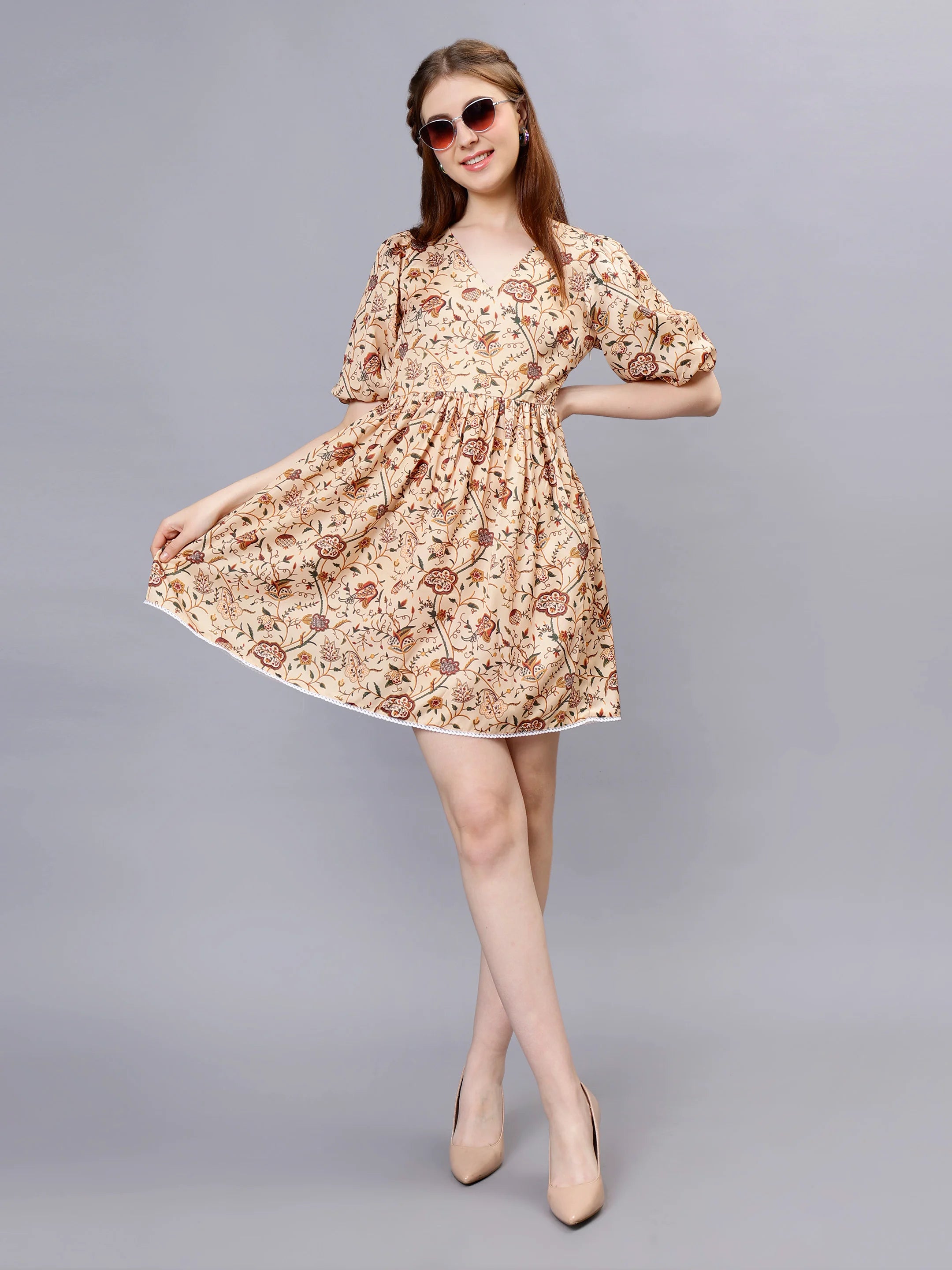 WOMEN'S STYLIZED FLOWERS AND LEAVES PRINT V-NECK SATIN MINI DRESS